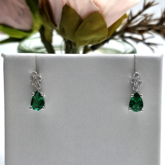 ♥️ CLUSTER STERLING SILVER STUD EARRINGS - Picture 5 of 5